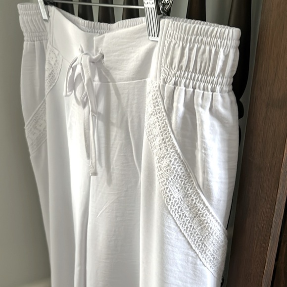 SOHO Lightweight Pants White Elastic Waist Lace Detail Pull On Size Medium - Picture 7 of 7
